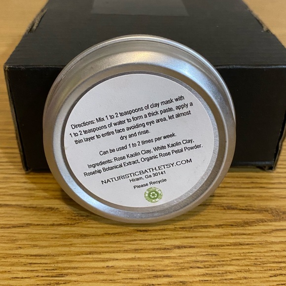 FREE🎁 Naturistic Rose Clay and Rosehip clay face mask facial - Picture 2 of 3
